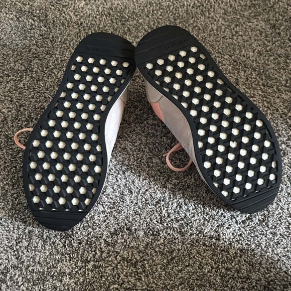 Women’s adidas sneakers 9 - Picture 4 of 4